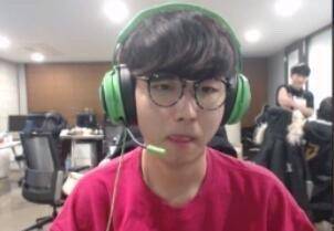他自小便被