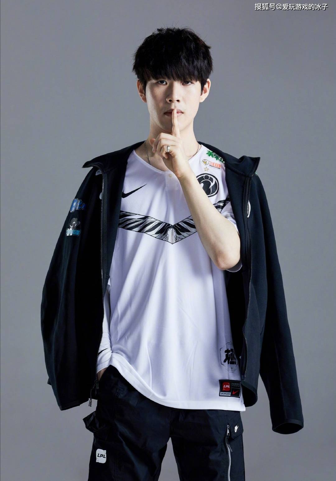 罗在决战月 罗在决战月